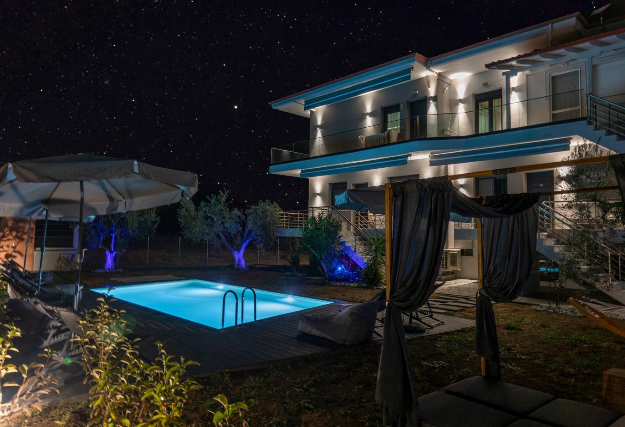 Berries Luxury Apartments Nea Moudania Eksteriør billede